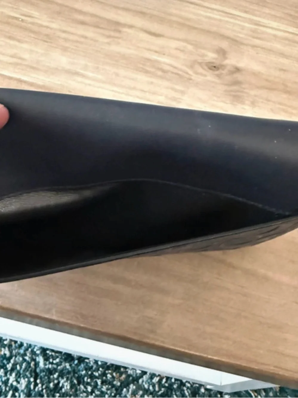Classic Leather Turnlock Wallet Clutch in Black